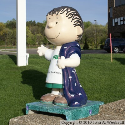 Peanuts On Parade - Linus Blankets Saint Paul - Bound To Be Linus