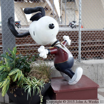Peanuts On Parade - Snoopy - Snoopy Greets Visitors To St Paul